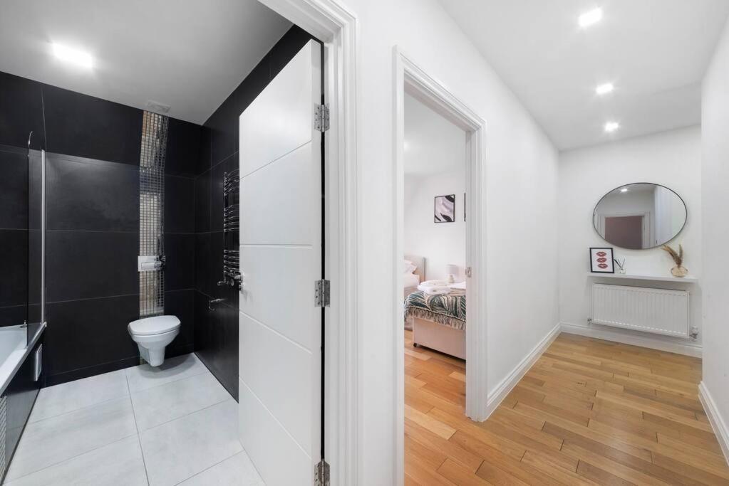 Roomy One Bed Loft Apartment بيشوبْسْ ستورتفورد المظهر الخارجي الصورة